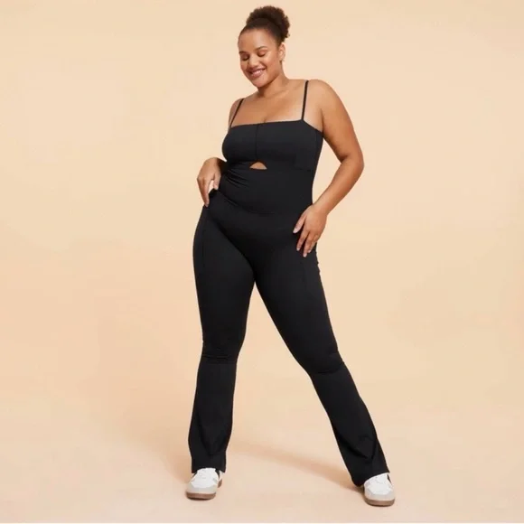 NWT! BLOGILATES Women's Peekaboo Flare Active Jumpsuit.
Black. Small. - Picture 2 of 6